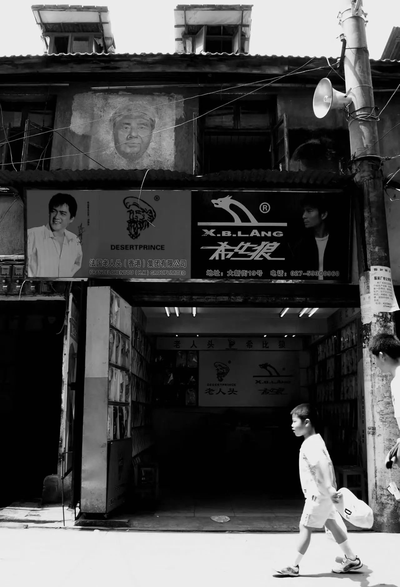 🔥极简线条日系动漫少女头像，单色背景超适合做头像！ - 日系动漫- 可我AI, image size:1280x1878